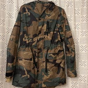 Burton medium camo ditzy floral prowess